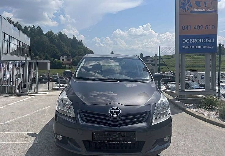 Zunanja slika - Toyota Verso - 2.0 D4-D Sol 7 sedežev REDNO SERVISIRAN... - 2