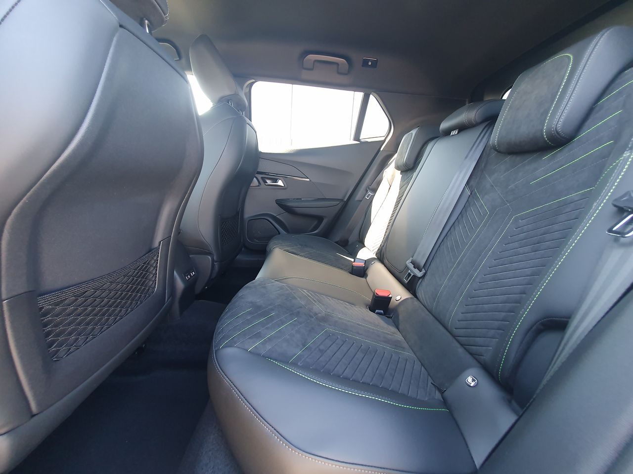 Zunanja slika - Peugeot 2008 - GT HIBRID 145 e-DCT6 - 10