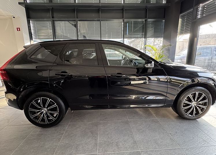 Zunanja slika - Volvo XC60 - B4  D  Plus Dark AT FWD.NAVY.FULL LED.GRETJE SEDEŽ - 4