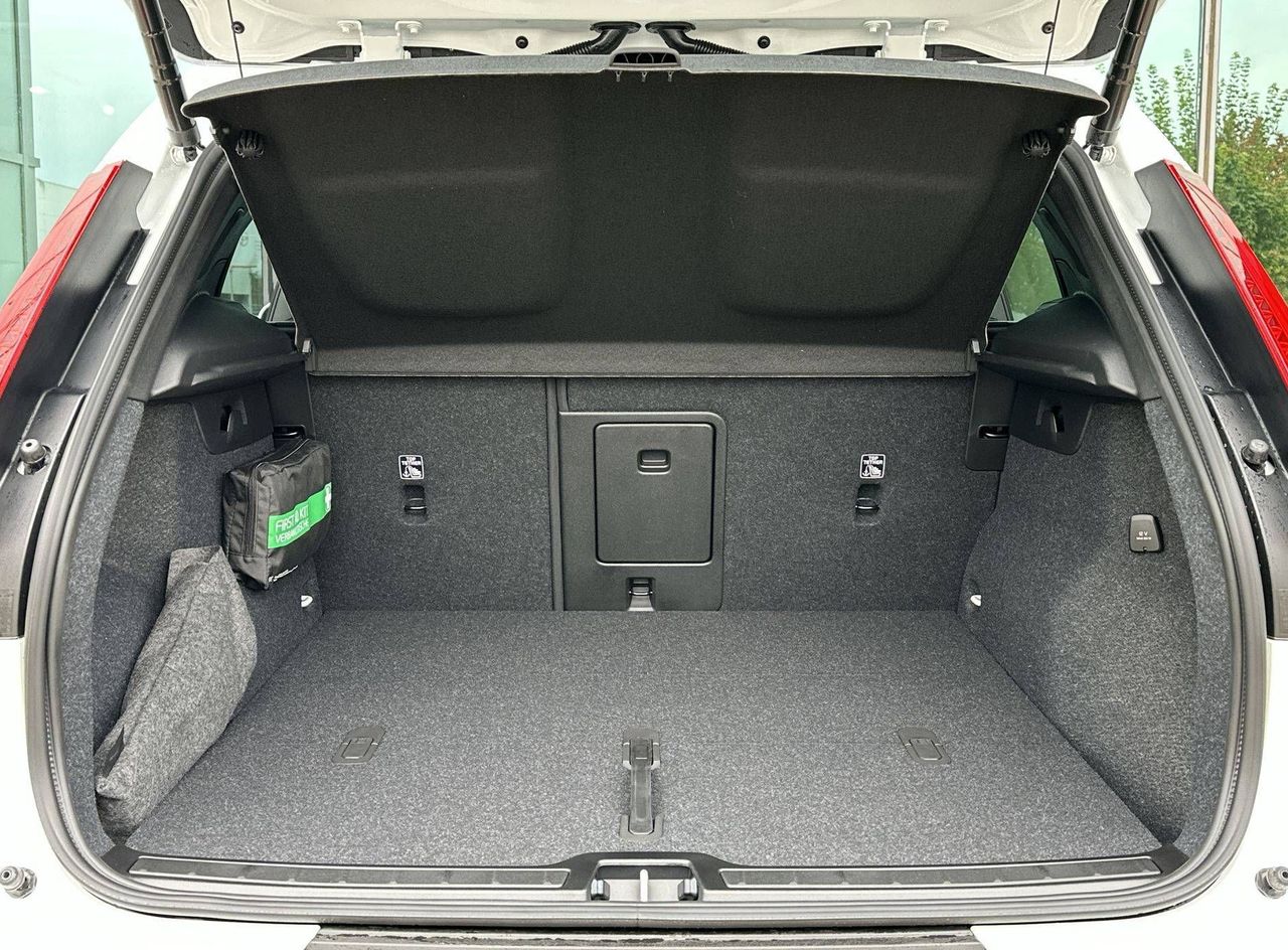 Zunanja slika - Volvo XC40 - B3 P Core AT DCT... - 12