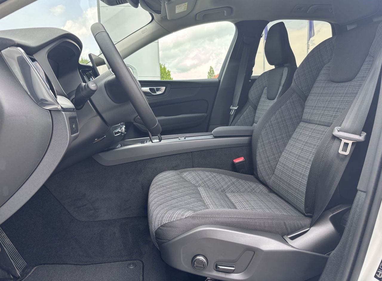 Zunanja slika - Volvo XC60 - B5P  Core AT AWD 3 leta garancije + 3 servisi - 7