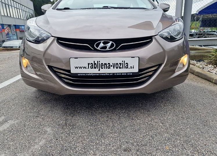 Zunanja slika - Hyundai Elantra - 1.6 CVVT STYLE ZELO LEPO OHRANJENO VOZILO - 2