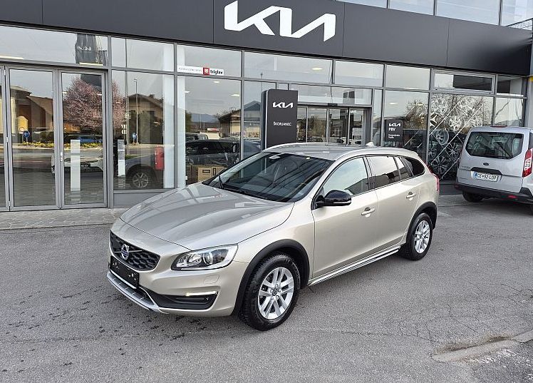 Zunanja slika - Volvo V60 Cross Country - D3 odličen avto po AKCIJSKI CENI   LEANPAY - 2