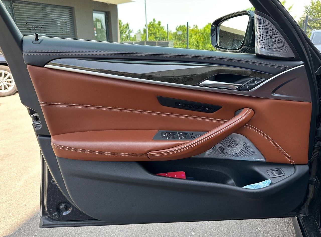 Zunanja slika - BMW Serija 5 - Touring: 530d M PAKET LED NAVI PDC KAMERA PANO RADAR TOP - 13