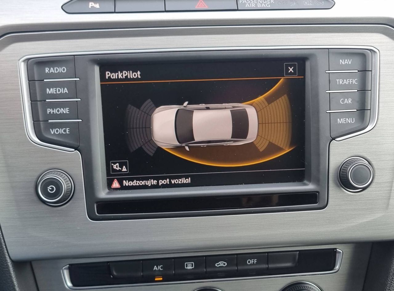 Zunanja slika - VW Passat - 1.6 TDI BMT Comfortline-2XPDC-Navi-Temp-Alu - 13