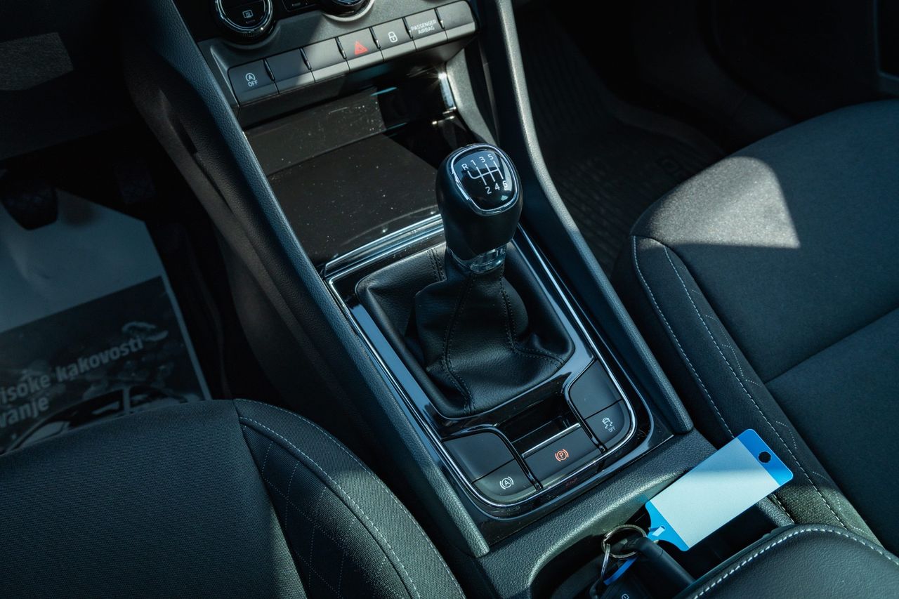 Zunanja slika - Škoda Karoq - 1,6 TDI AMBITION - 11