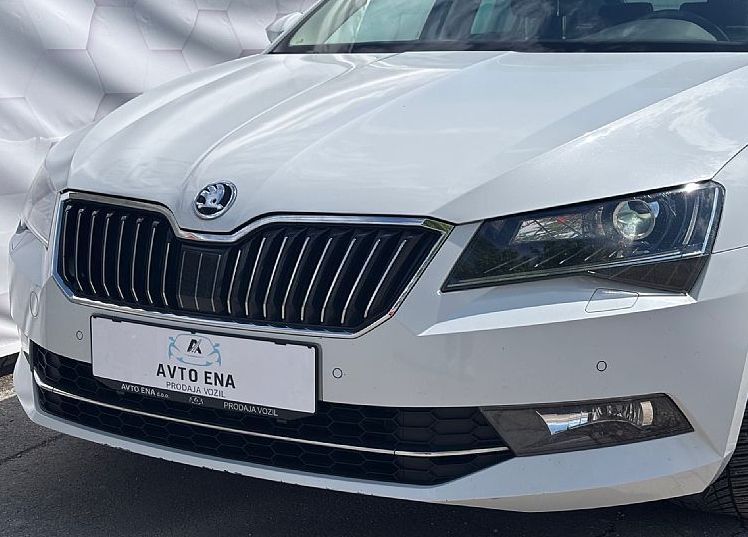 Zunanja slika - Škoda Superb - 2.0 TDI-LED-NAVI-MEMORY-18COL-PDC+KAM-GRETJE - 2