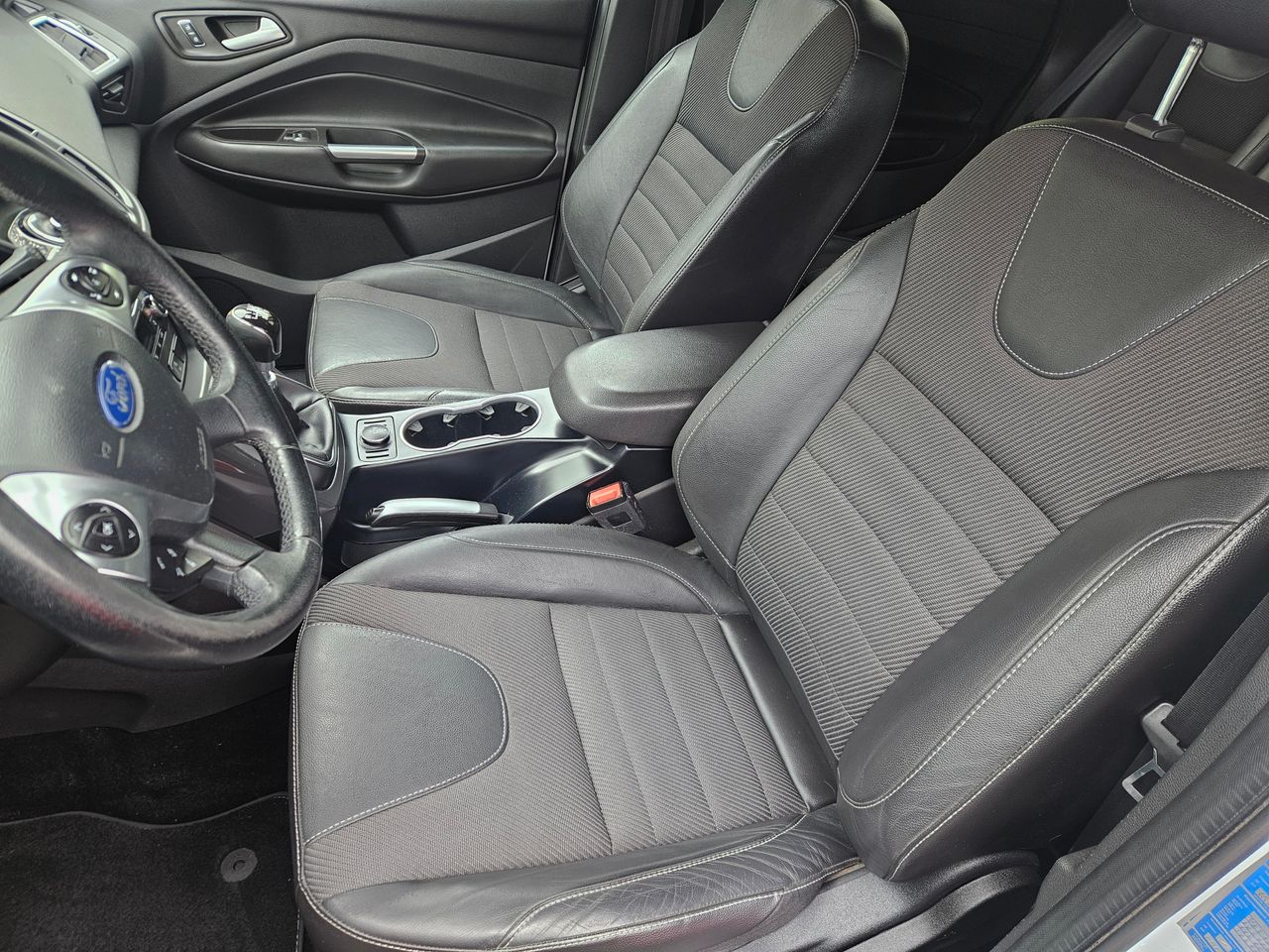 Notranja slika - Ford Kuga - 4x2 2,0 TDCi Titanium - 6