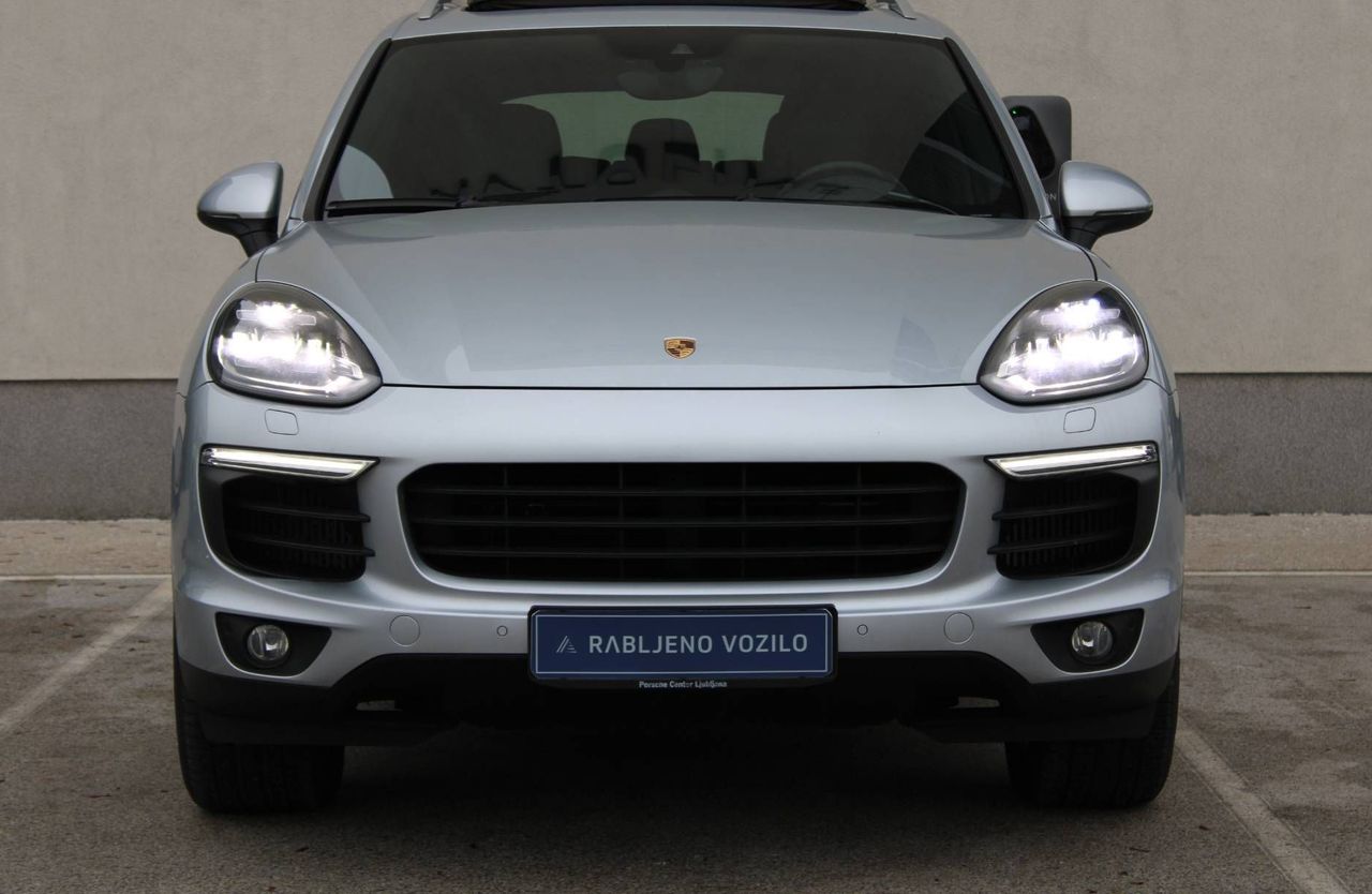 Zunanja slika - Porsche Cayenne - 3.0 TD Platinum Edition HLAJ SED PANO KEYLESS - 3