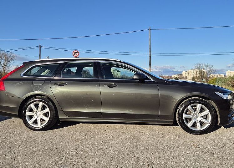 Zunanja slika - Volvo V90 - D4 Momentum 190ks °FULL LED °USNJE °PANORAMA - 6
