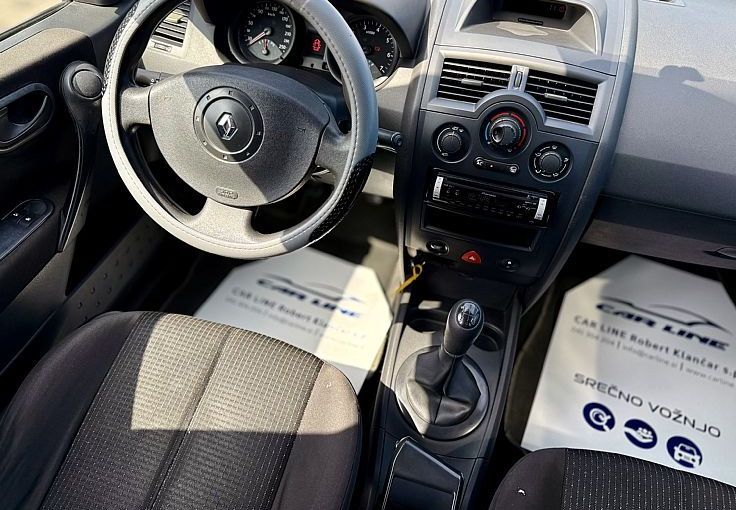 Zunanja slika - Renault Mégane - Megane  Berline 1.6 16V Dynamique Confort - 9