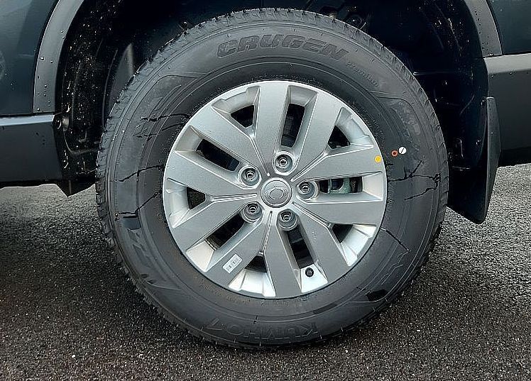 Zunanja slika - KG Mobility Musso - 2.2  Grand 2.2 XDi Venture + 4WD M T - 6