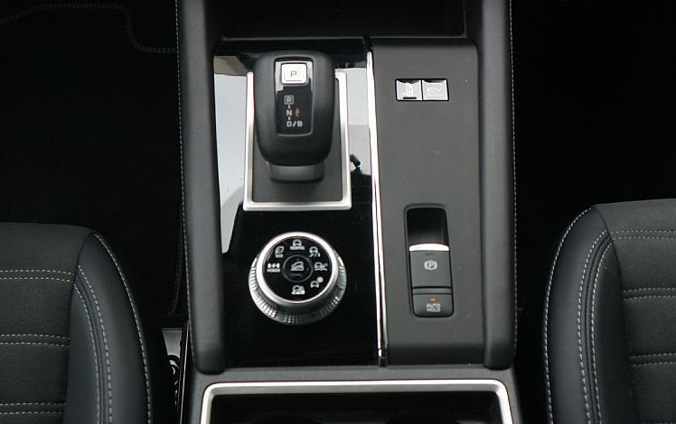 Zunanja slika - Mitsubishi Outlander - 2.4 PHEV Intense Auto 4WD - 9