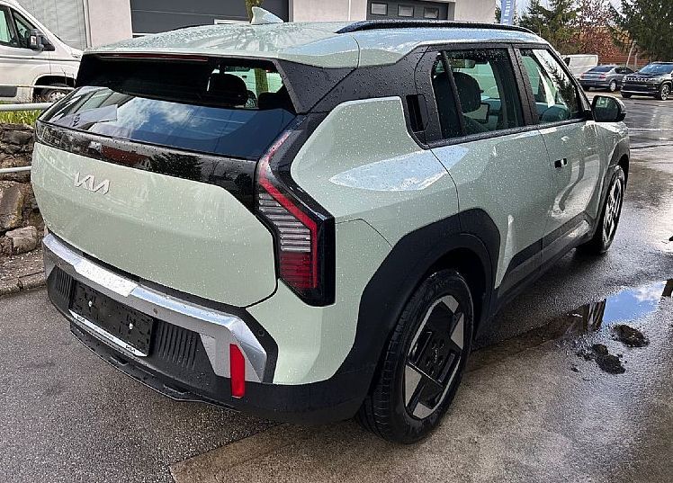 Zunanja slika - KIA EV3 - 58.3 kWh baterija. 150 kW  204 KM  Star - 3