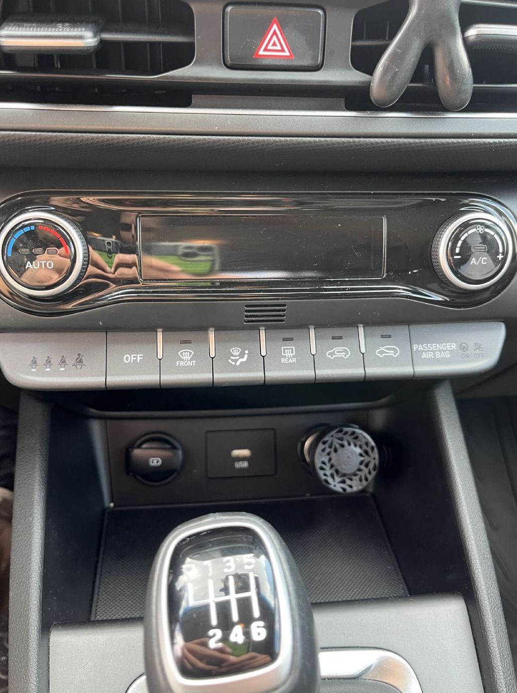 Zunanja slika - Hyundai Kona - 1.0 T-GDI 120 Premium LED.NAVI.KAMERA.OGR.SEDEŽ - 16