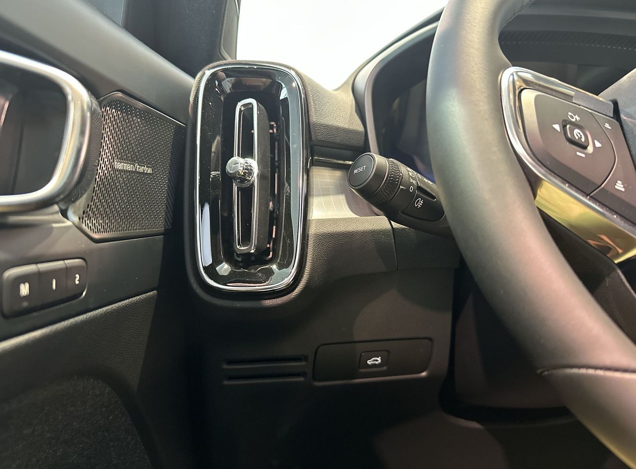 Zunanja slika - Volvo XC40 - B4 P Ultra Black Edition 3 leta garancije + 3 serv - 15