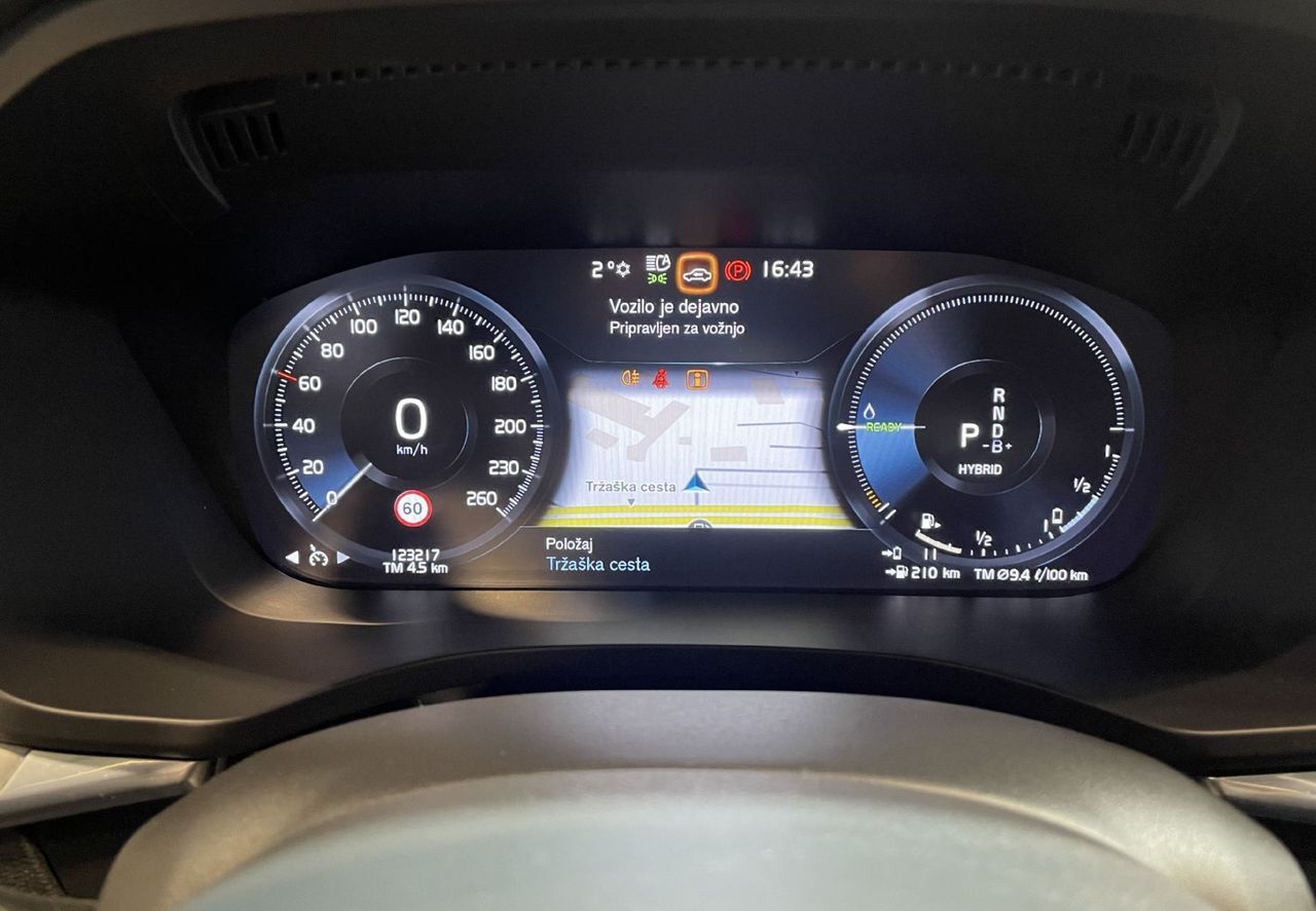 Zunanja slika - Volvo XC60 - T8-R DESIGN-PANO-NAVI-ZRAČNO-RADAR-360KAMERA-LED - 12