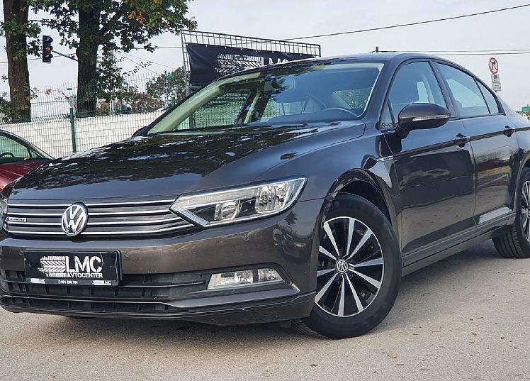 Zunanja slika - VW Passat - 1.6 TDI 120ks °NAVIGACIJA° °2x PDC° °TEMPOMAT° - 3