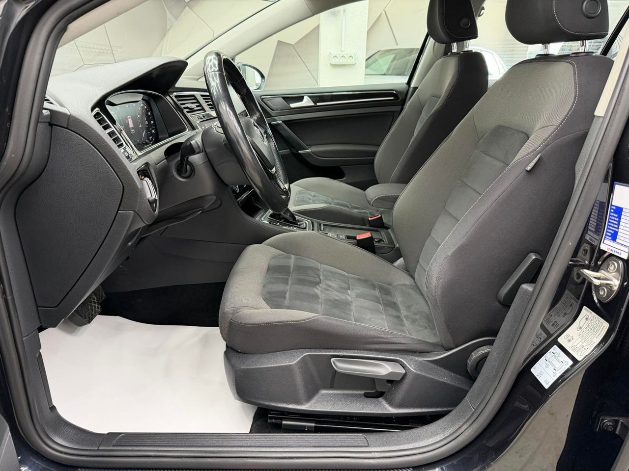 Zunanja slika - VW Golf - 2,0 TDI BMT 40 let DSG - 7