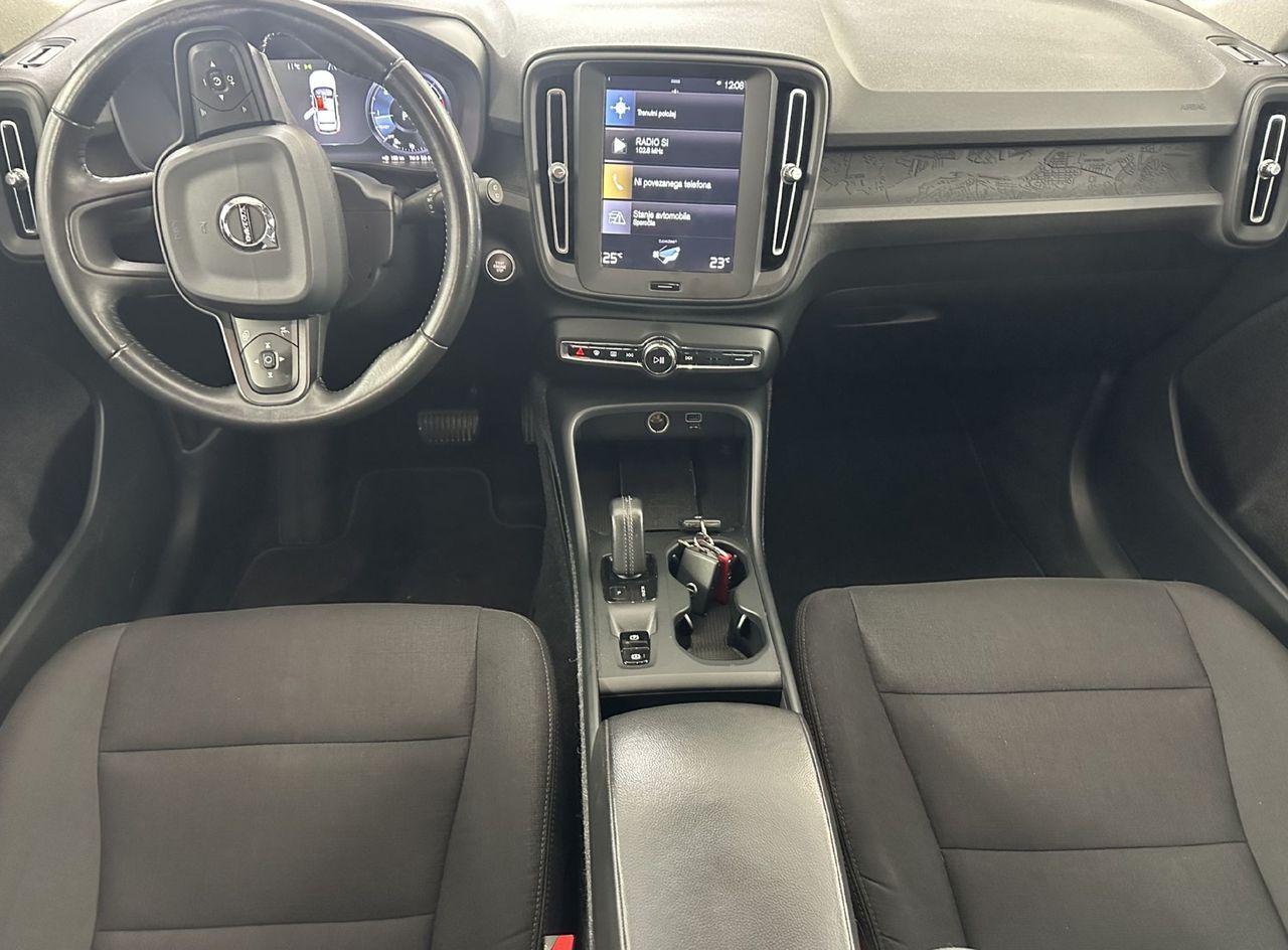 Notranja slika - Volvo XC40 - D3 A AWD Momentum KAMERA.NAVI.ALU.4X4.TOP - 16