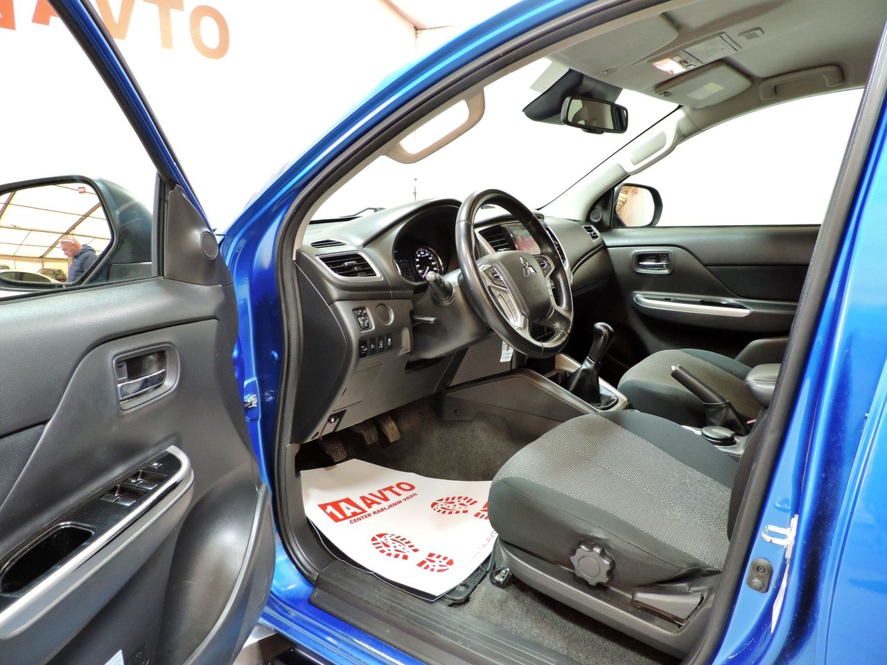 Zunanja slika - Mitsubishi L 200 - L200 Club Cab 4WD 2,2 DI-D Invite - 14