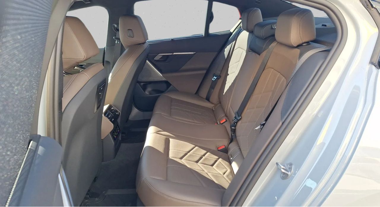 Zunanja slika - BMW Serija 5 - : 520i  AT  M-Sport. iconic glow. HUD. adaptive LED - 14