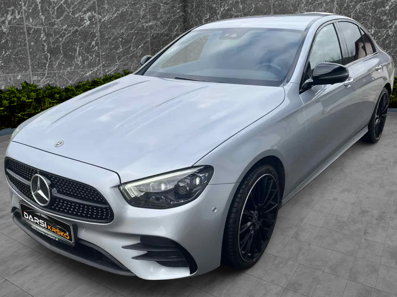 Zunanja slika - Mercedes-Benz E-Razred - E220d AMG WIDE MULTIBEAM WEBASTO PRIKLOP ALU20 - 1