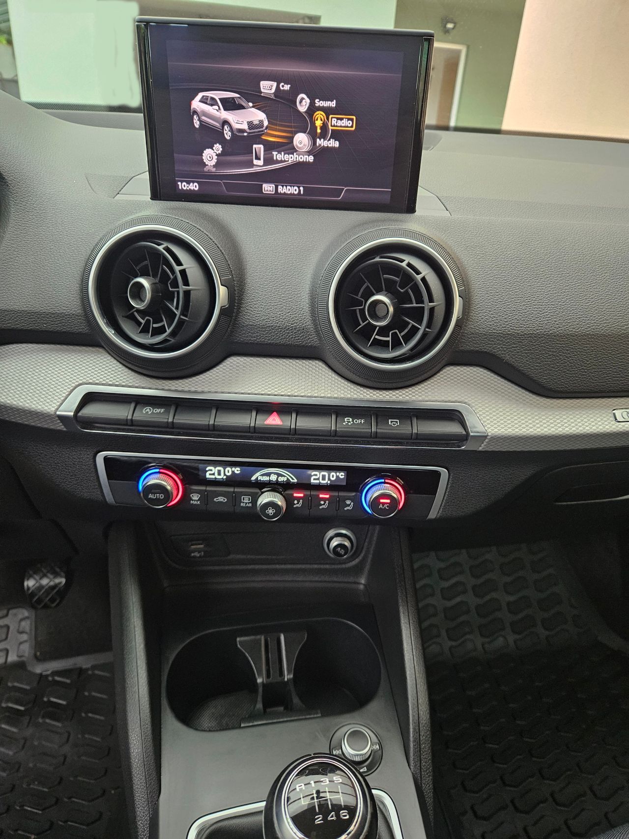 Notranja slika - Audi Q2 - 1,6 TDI (Basis) - 10