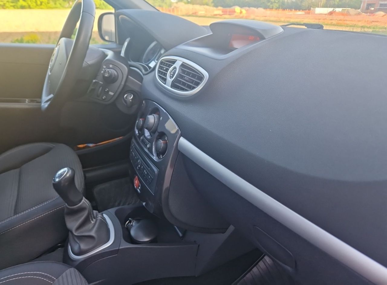 Zunanja slika - Renault Clio - 1.2 16V Avantage - 16