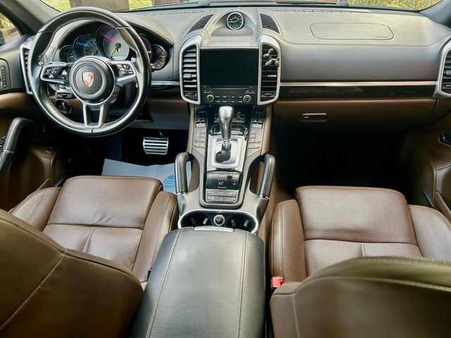 Notranja slika - Porsche Cayenne - S E-Hybrid Platinum Edition Tiptronic - 5