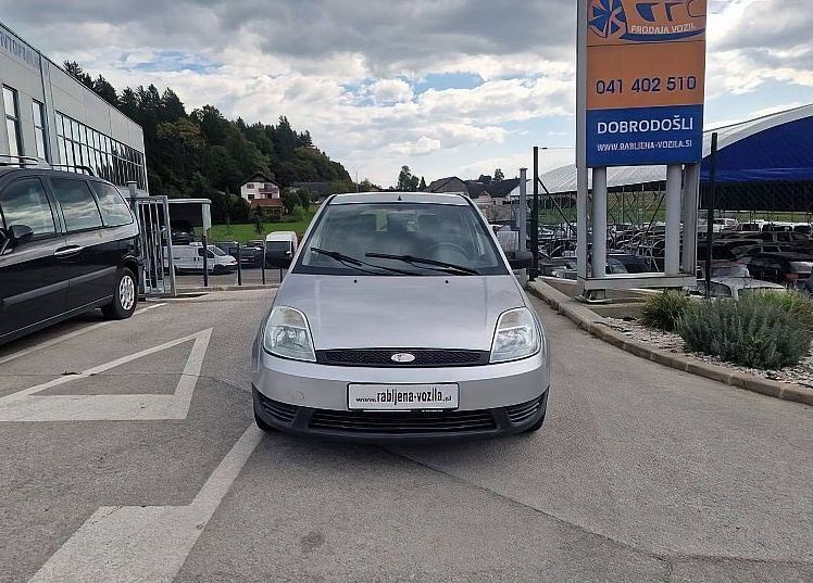 Zunanja slika - Ford Fiesta - 1.3 8V 70 KM Duratec COMFORT KLIMA - 2