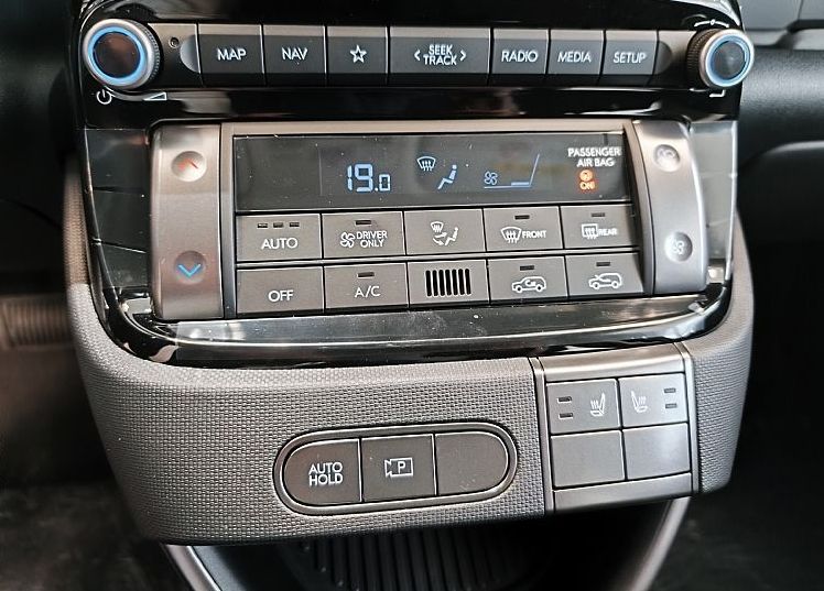 Zunanja slika - Hyundai Inster - 42 KWH TREND-GRETJE SEDEŽEV-APPLE-DAB-KAMERA-VIDEO - 12