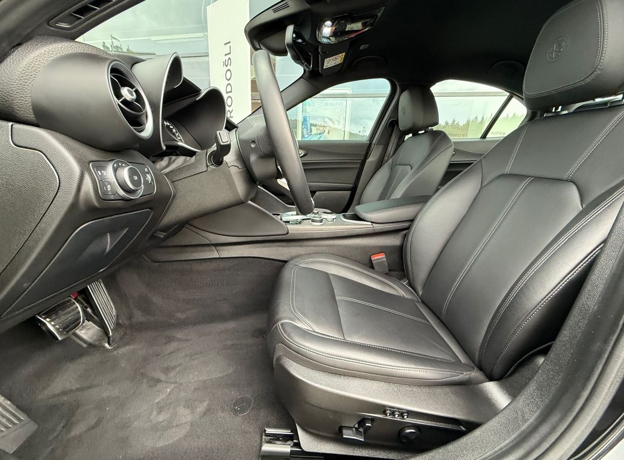 Zunanja slika - Alfa Romeo Giulia - 2.0 Turbo 280 Q4 Ti  - AVTOMATIK - SAMO 18.000KM - 11