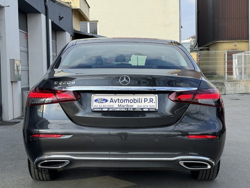 Zunanja slika - Mercedes-Benz E-Razred - E 220 d •VIRTUAL•DAB•TEMP•LIVE TRAFFIC - 16