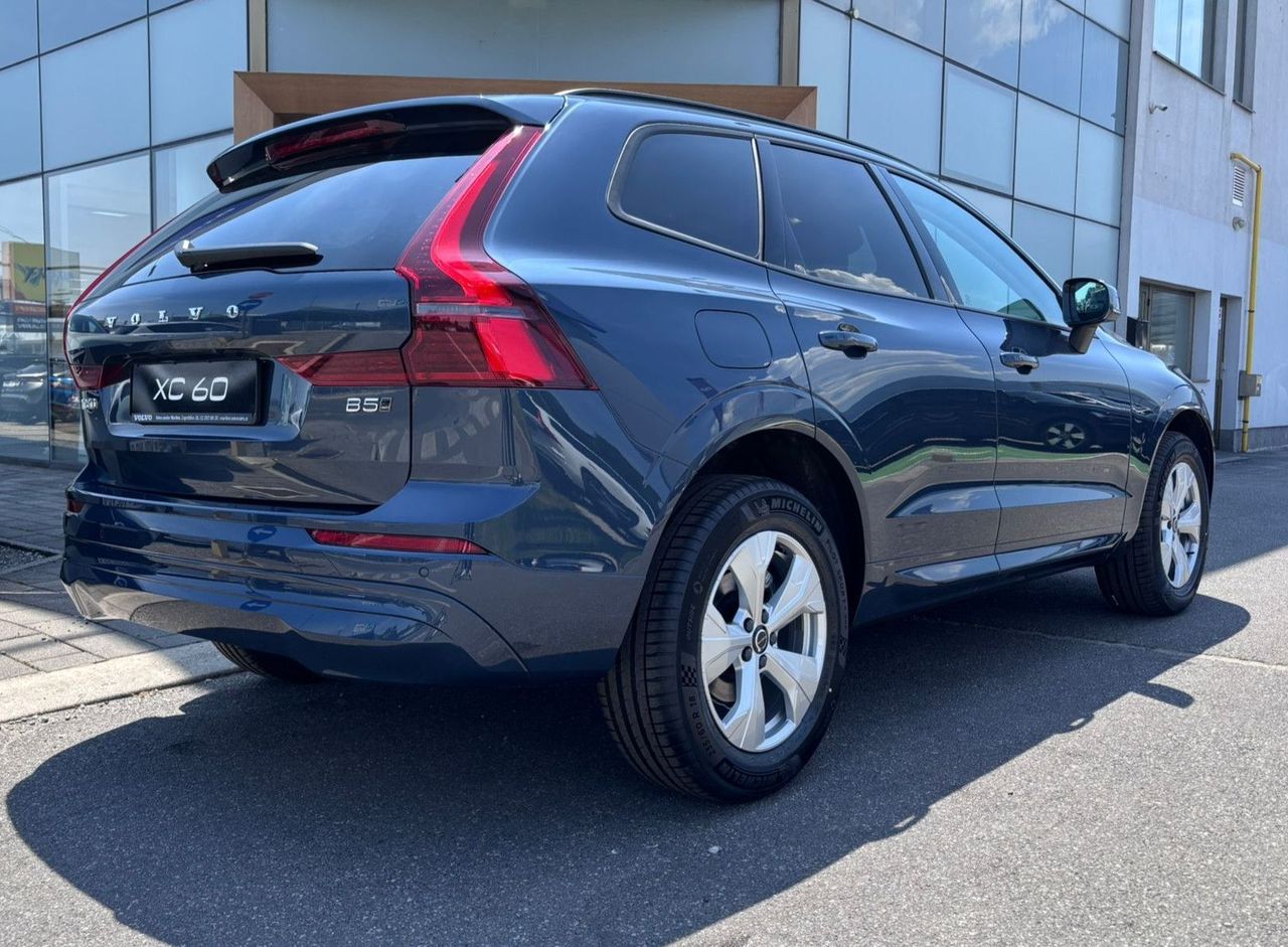 Zunanja slika - Volvo XC60 - B5P  Core AT AWD 3 leta garancije + 3 servisi - 4