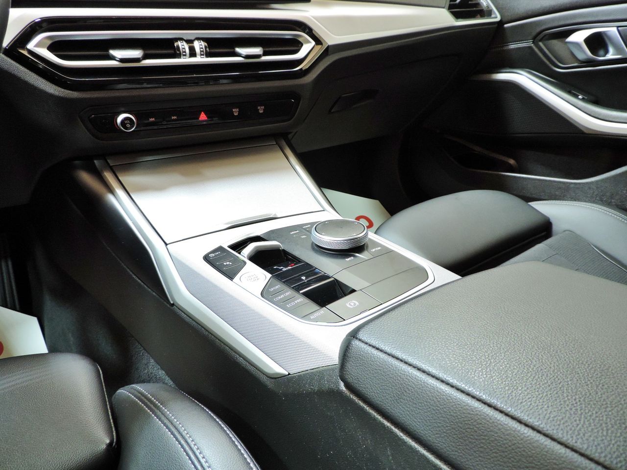 Zunanja slika - BMW Serija 3 - 318d Avt. USNJE-LED-KAMERA-MRTVI KOT - 19