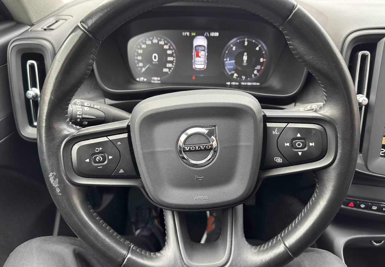 Zunanja slika - Volvo XC40 - D3 AWD Momentum Avt. KAMERA.NAVI.ALU.4X4.TOP - 10