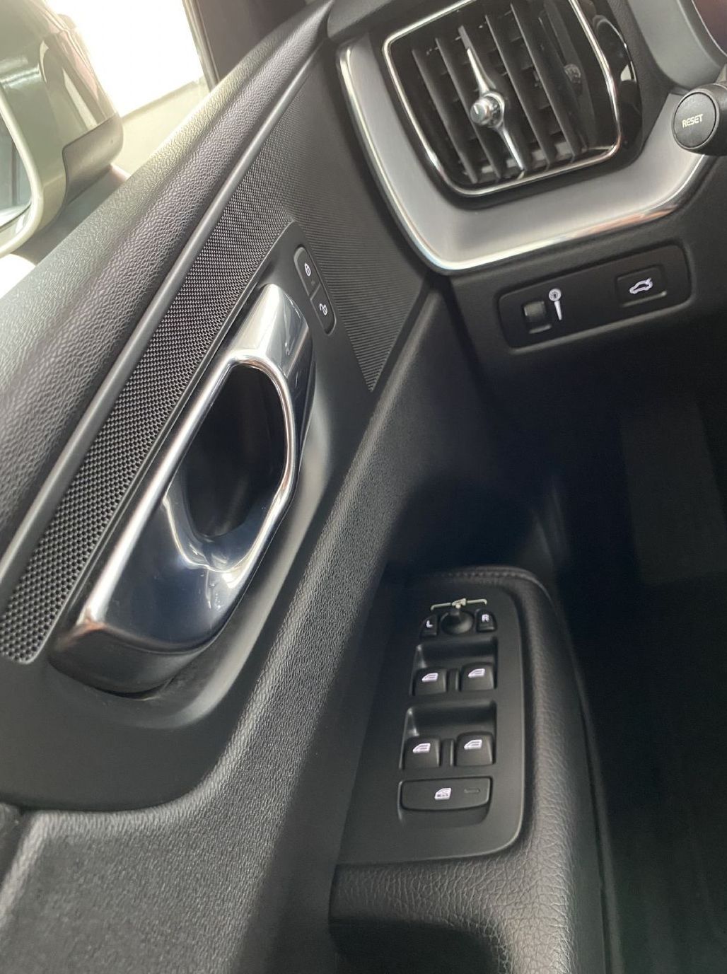 Zunanja slika - Volvo XC60 - Volvo  D3 Momentum.BELGIJSKI.NAVI.ALU.LED.ACC. - 12