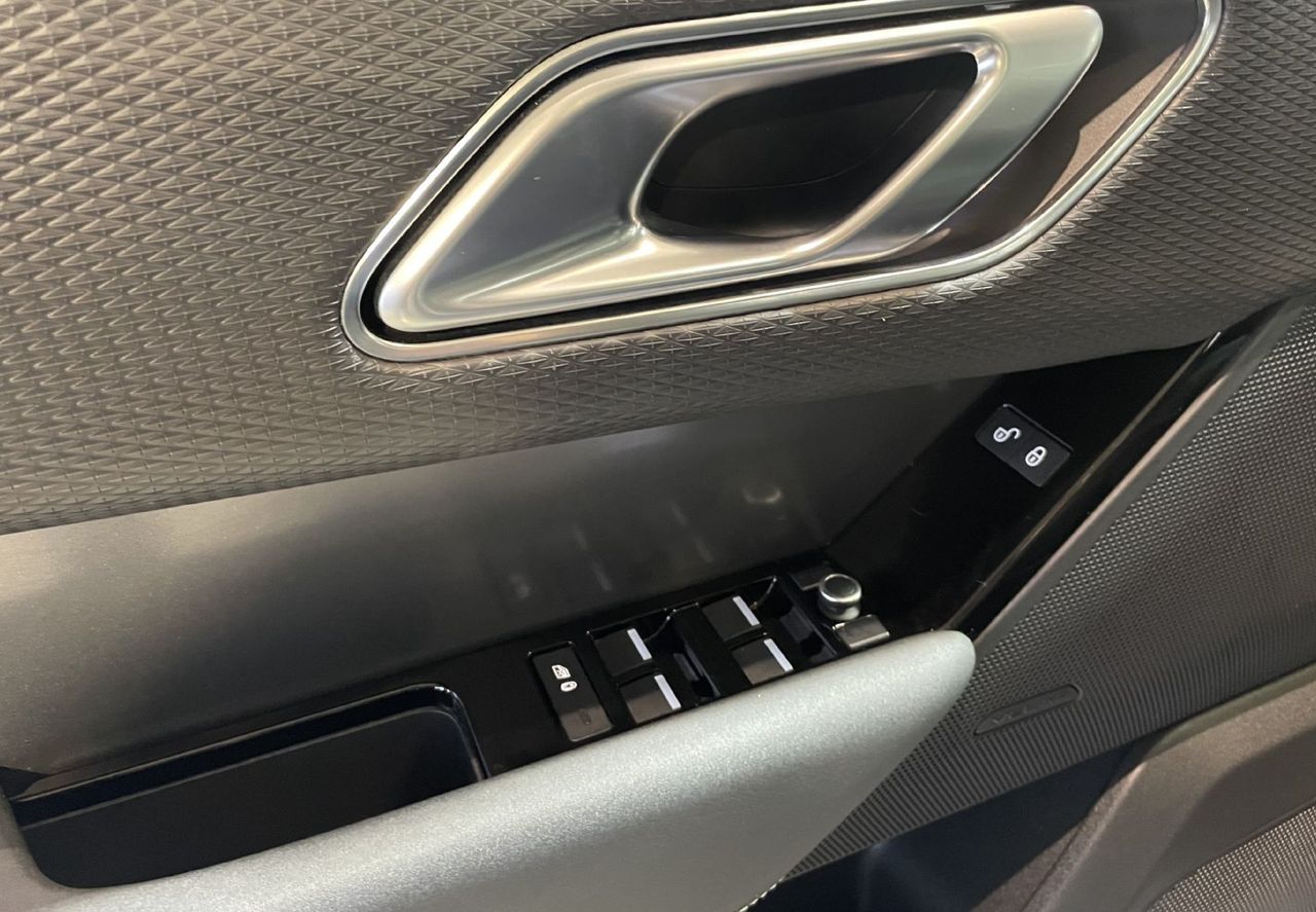 Zunanja slika - Land Rover Range Rover Velar - PANORAMA-ALCANTARA-KEYLESS-NAVI-GRETJE-RADAR-LE - 17