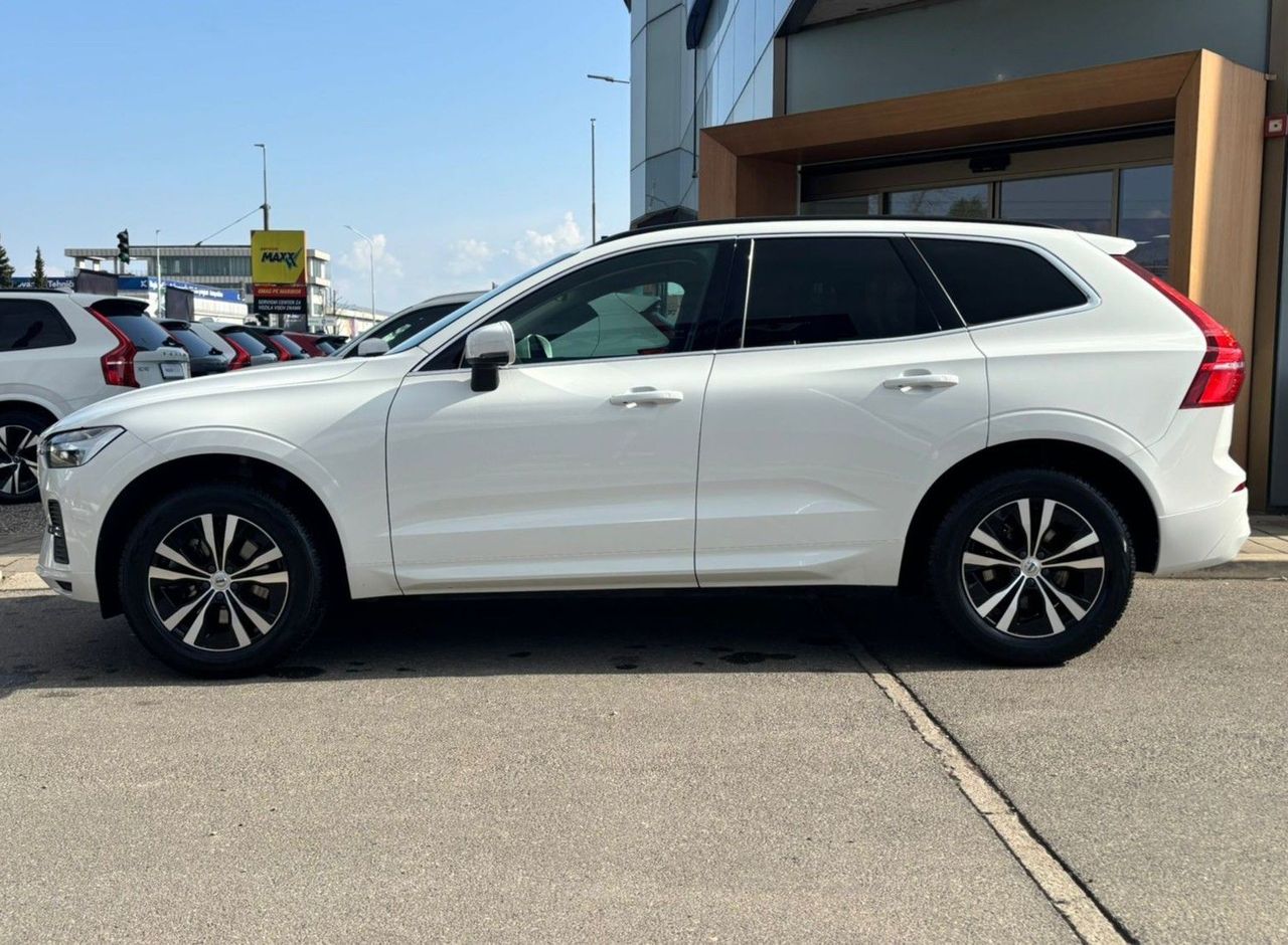 Zunanja slika - Volvo XC60 - B4P Momentum PRO AT FWD KAMERA-GRETJE.SED.-DAB+ - 2