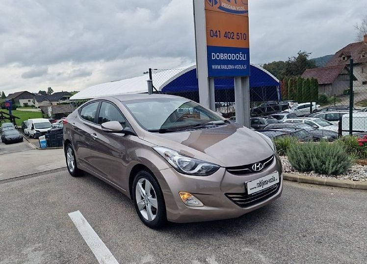 Zunanja slika - Hyundai Elantra - 1.6 CVVT STYLE ZELO LEPO OHRANJENO VOZILO - 1