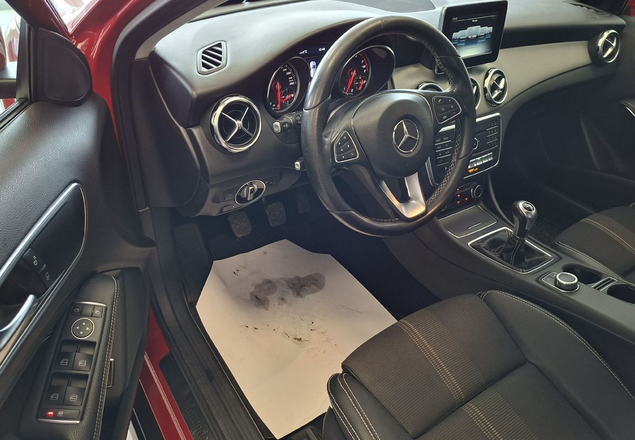 Zunanja slika - Mercedes-Benz GLA-Razred - GLA 180 URBAN - 7