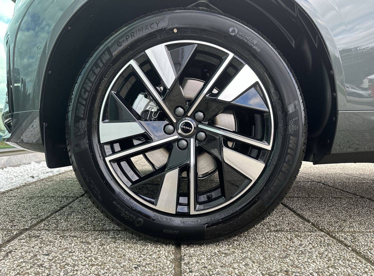 Zunanja slika - Volvo XC60 - B5  P  AWD Plus Dark... - 9