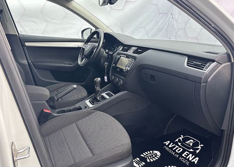 Zunanja slika - Škoda Octavia - 1.6 TDI  81 kW - NAVI - PDC - TEMP - 9