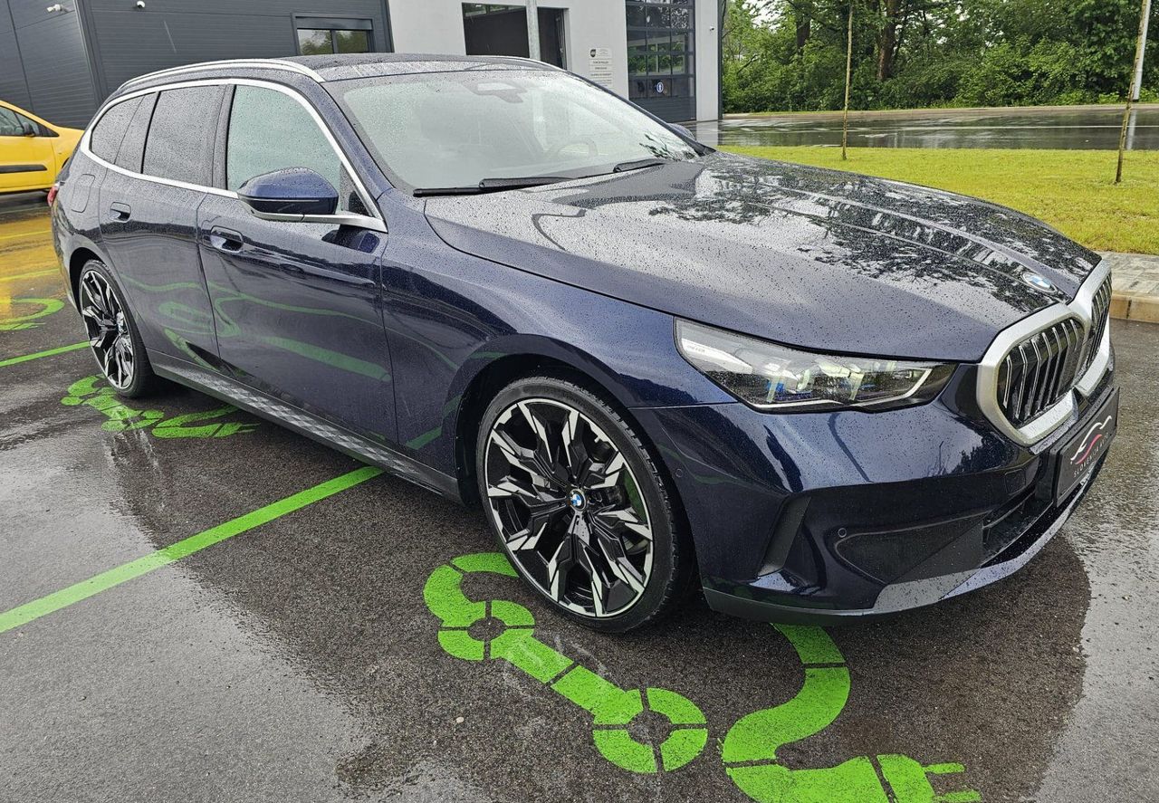 Zunanja slika - BMW Serija 5 - Touring: 540d xDrive Avt.|Harman|21col|HeadUP|FuLED|360k - 3