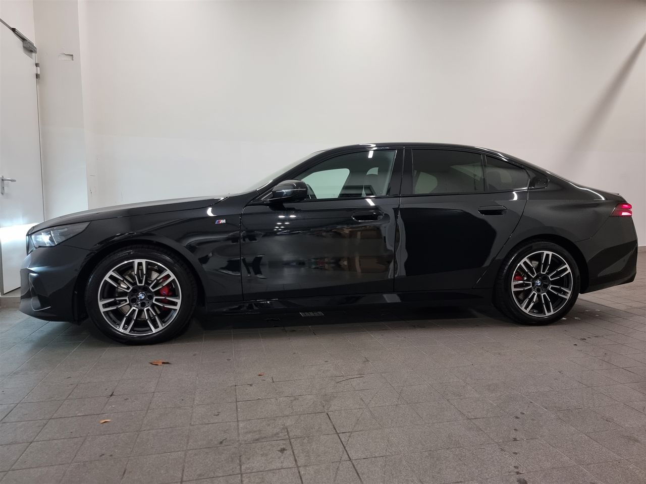 Zunanja slika - BMW Serija 5 - 520d xDrive Limuzina - 3