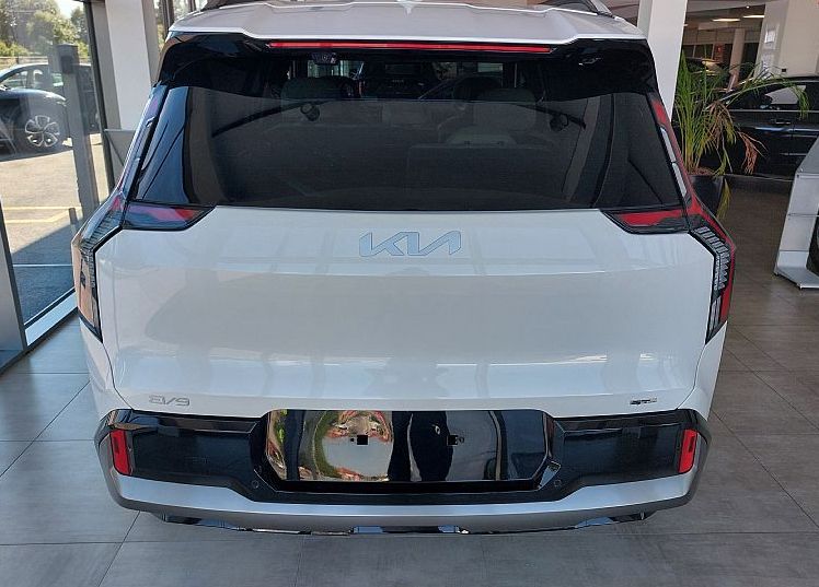 Zunanja slika - KIA EV9 - 99.8 kWh GT-Line Launch 141.5 kW  192KM - 5