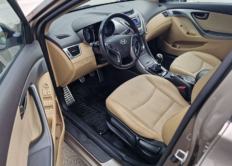 Zunanja slika - Hyundai Elantra - 1.6 CVVT STYLE ZELO LEPO OHRANJENO VOZILO - 9