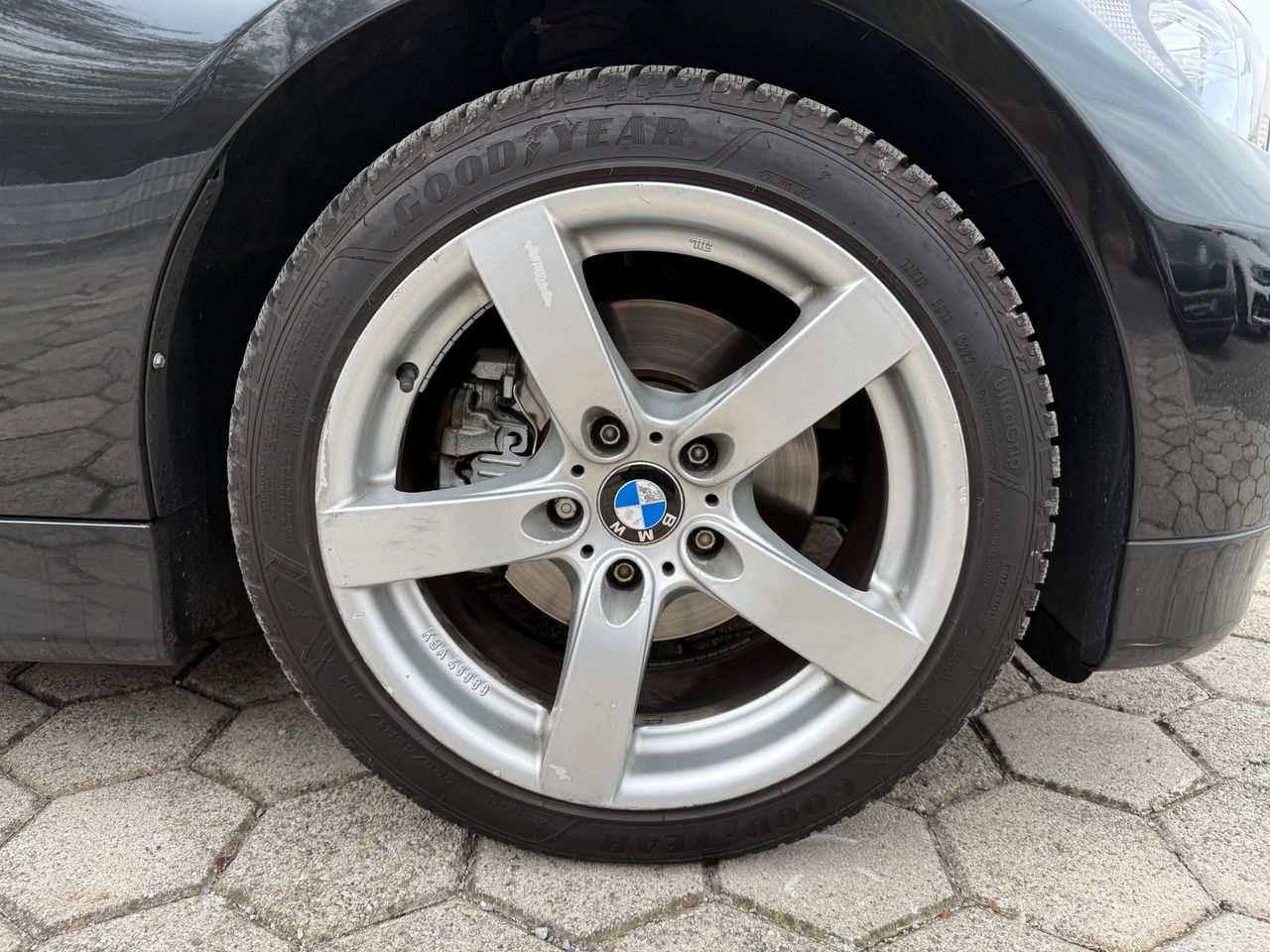 Zunanja slika - BMW Serija 1 - 320d | Usnje | Navi | TOP OHRANJEN - 9