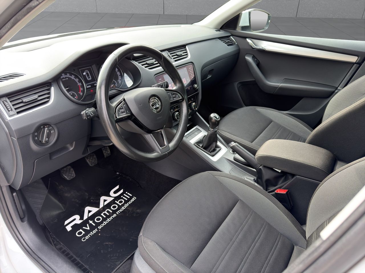 Zunanja slika - Škoda Octavia - Combi 2,0 TDI Style - 6